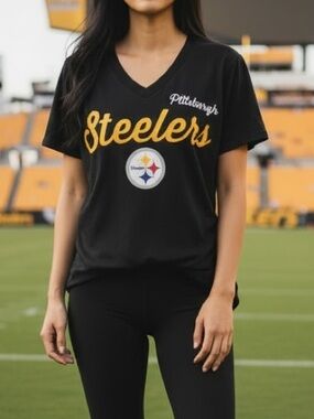 NWT Pittsburgh Steelers Black Script Logo V-Neck Tee | Size L